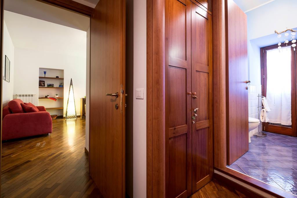 Ferienwohnung La Finestra Sul Mercato In Centro A Palermo Exterior foto