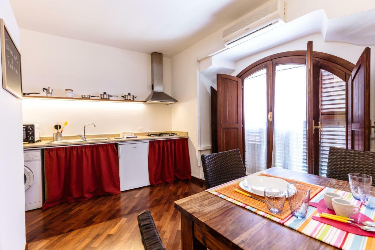 Ferienwohnung La Finestra Sul Mercato In Centro A Palermo Exterior foto